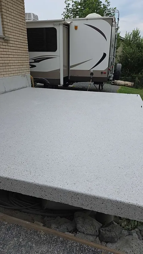 Terrasse surélevée avec revêtement polyaspartique